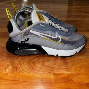 Nike Mens Air Max 2090 BV9977-002 Gray & Yellow Running Shoes Sneakers Size 7.5